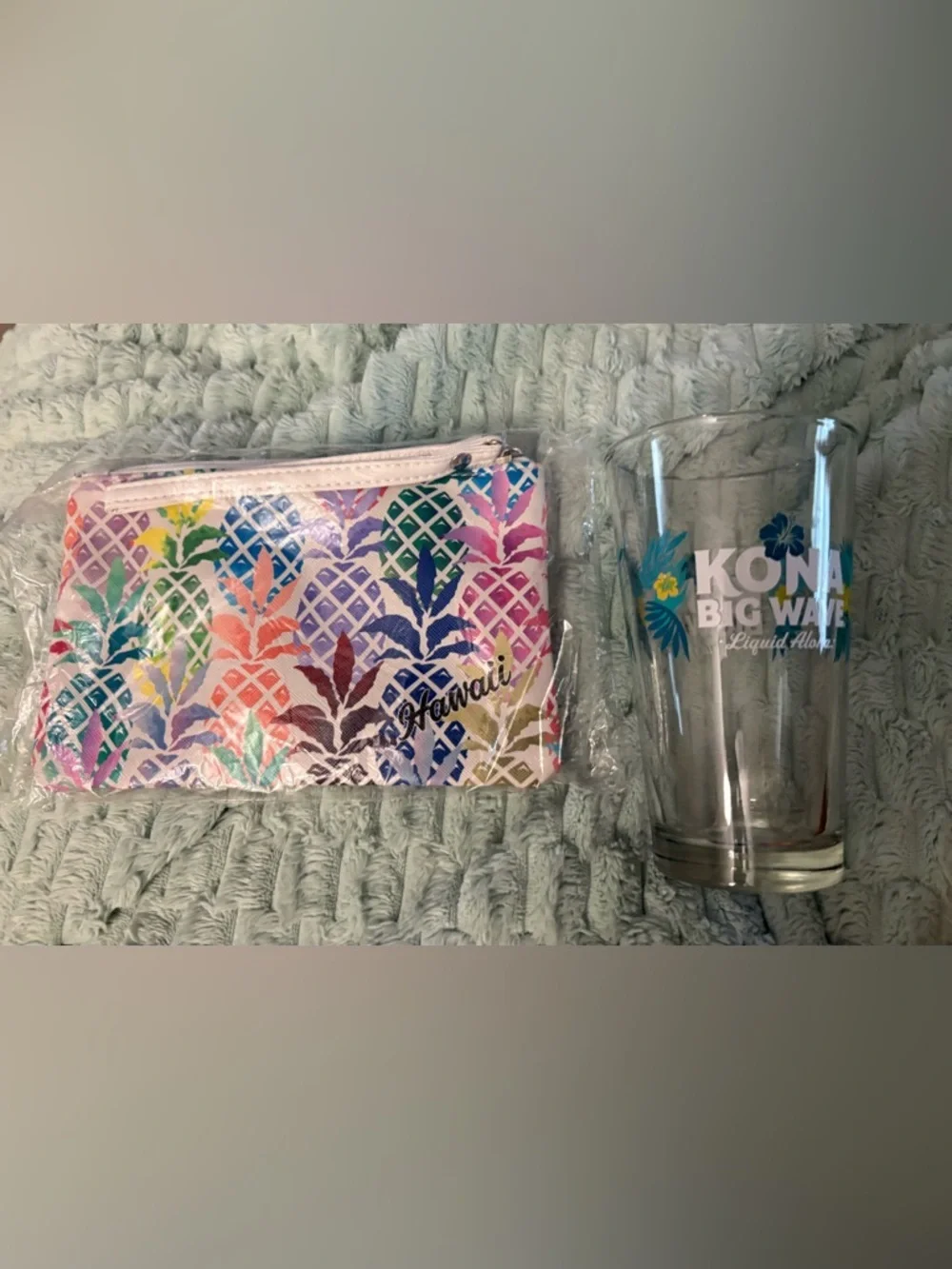 NEW-KONA Hawaii vacation Big wave liquid aloha with Hawaiian pineapple wristlet